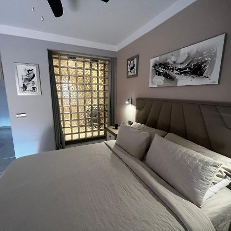 Beachfront Apartment - Sea Views - Марбеля Екстериор снимка