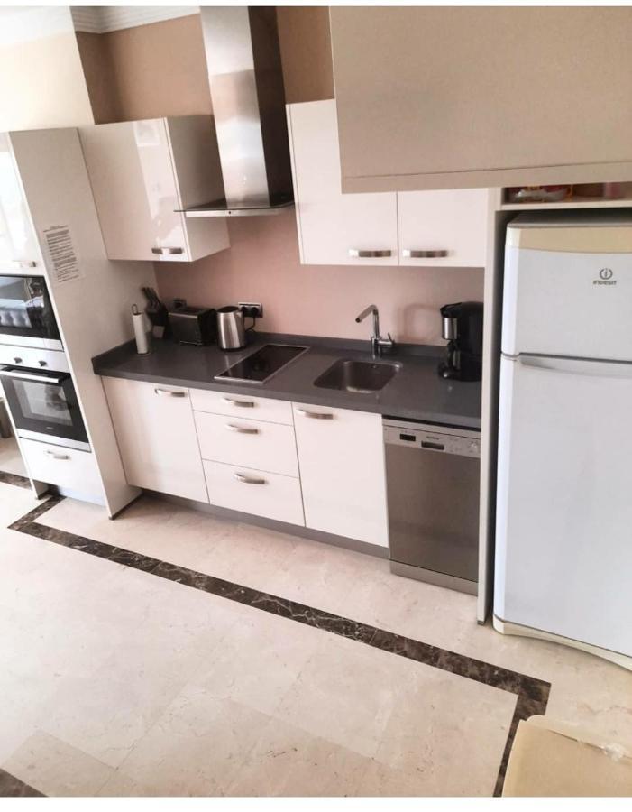 Beachfront Apartment - Sea Views - Марбеля Екстериор снимка