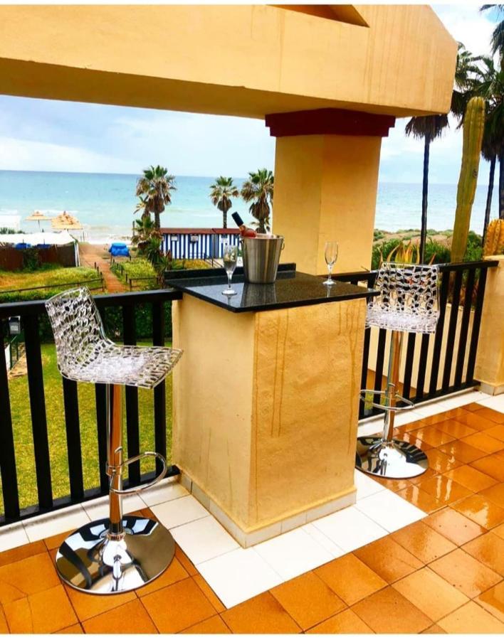 Beachfront Apartment - Sea Views - Марбеля Екстериор снимка