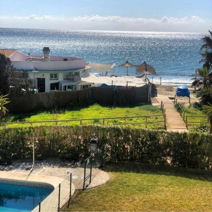 Beachfront Apartment - Sea Views - Марбеля Екстериор снимка