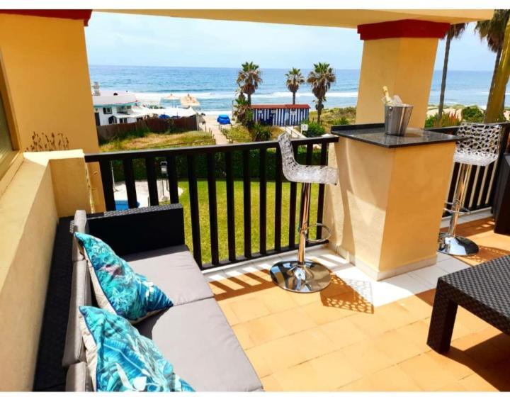 Beachfront Apartment - Sea Views - Марбеля Екстериор снимка