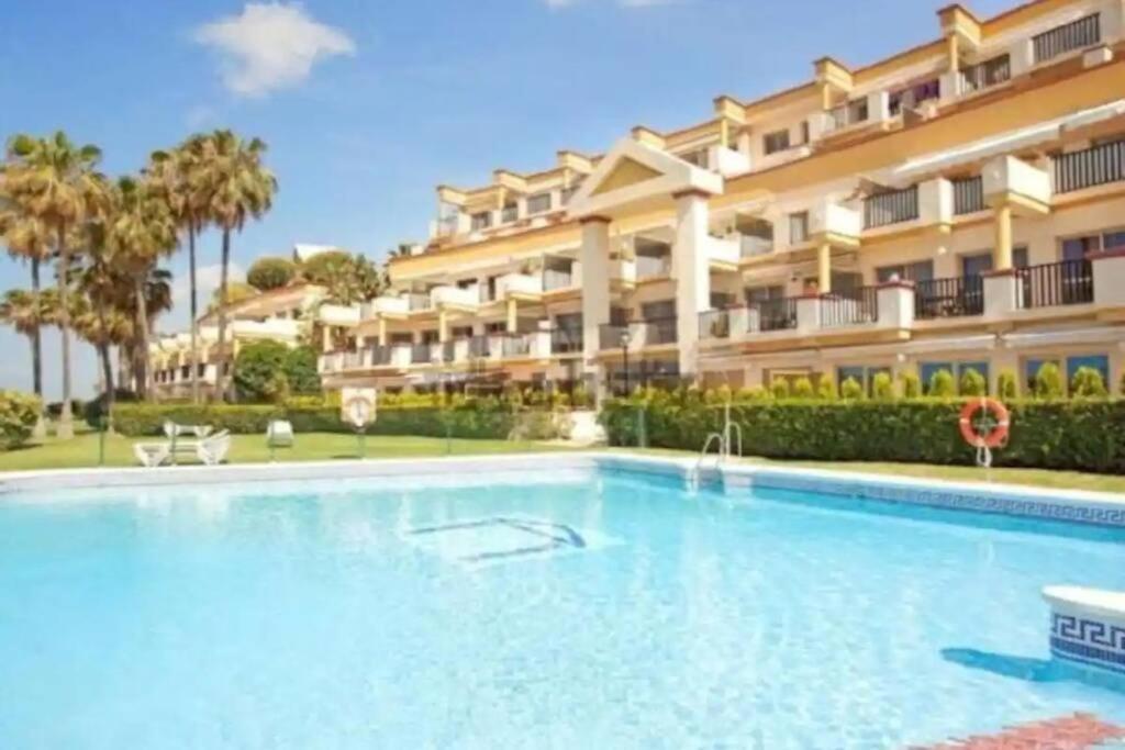 Beachfront Apartment - Sea Views - Марбеля Екстериор снимка
