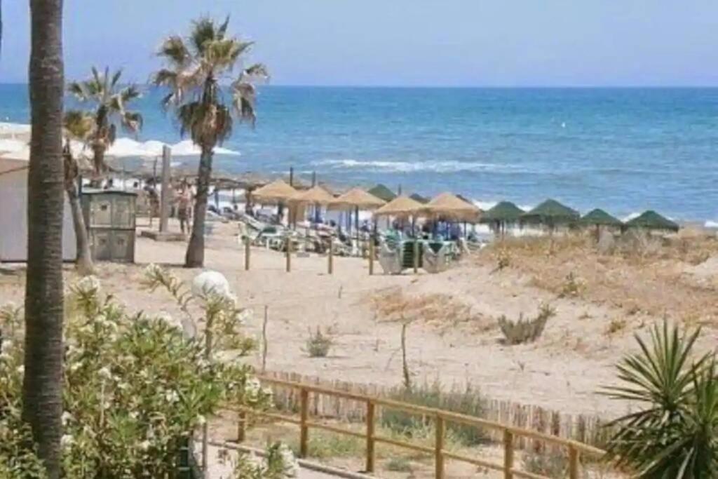 Beachfront Apartment - Sea Views - Марбеля Екстериор снимка