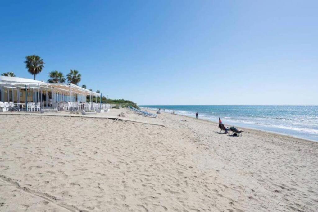 Beachfront Apartment - Sea Views - Марбеля Екстериор снимка