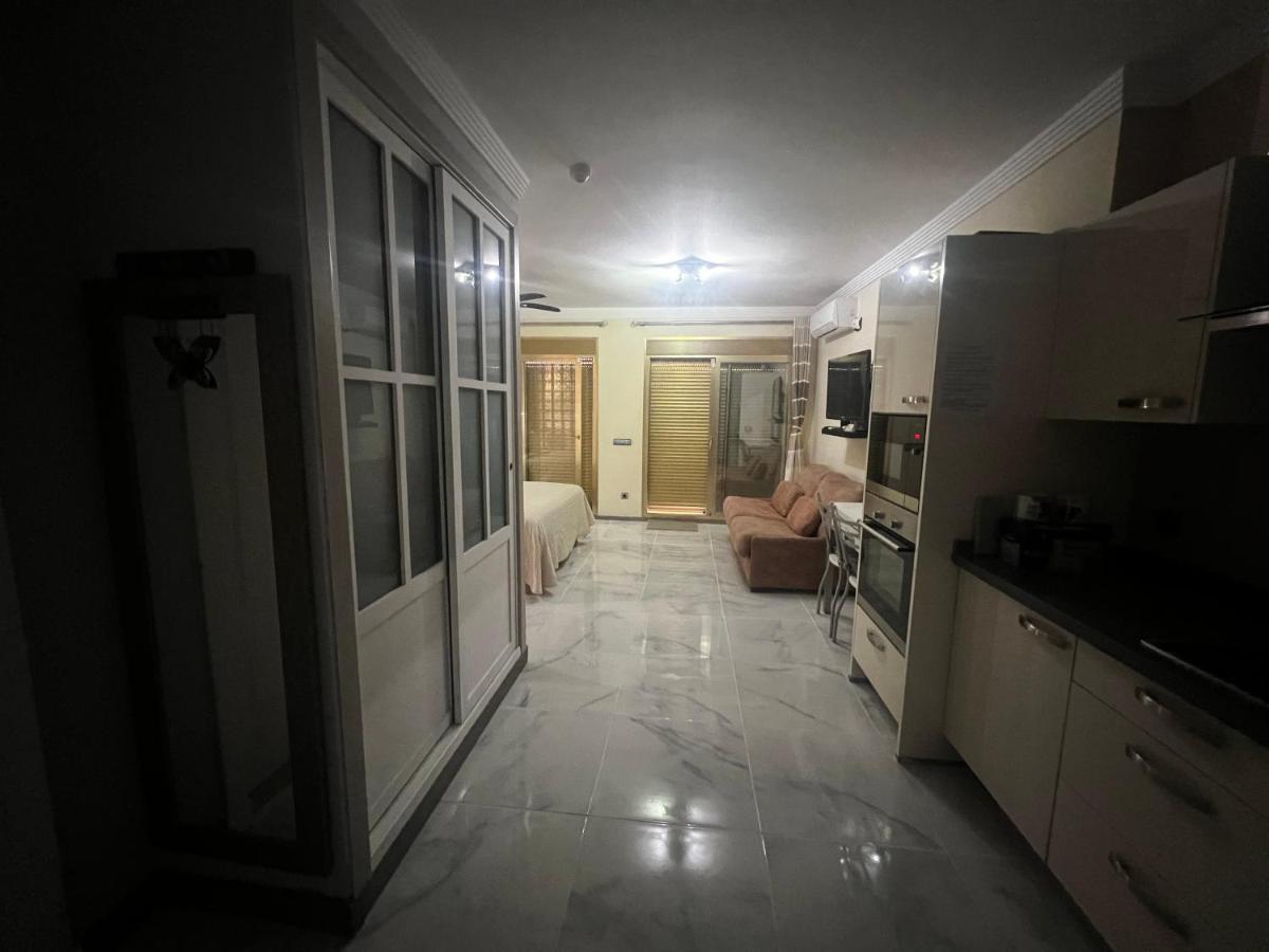 Beachfront Apartment - Sea Views - Марбеля Екстериор снимка