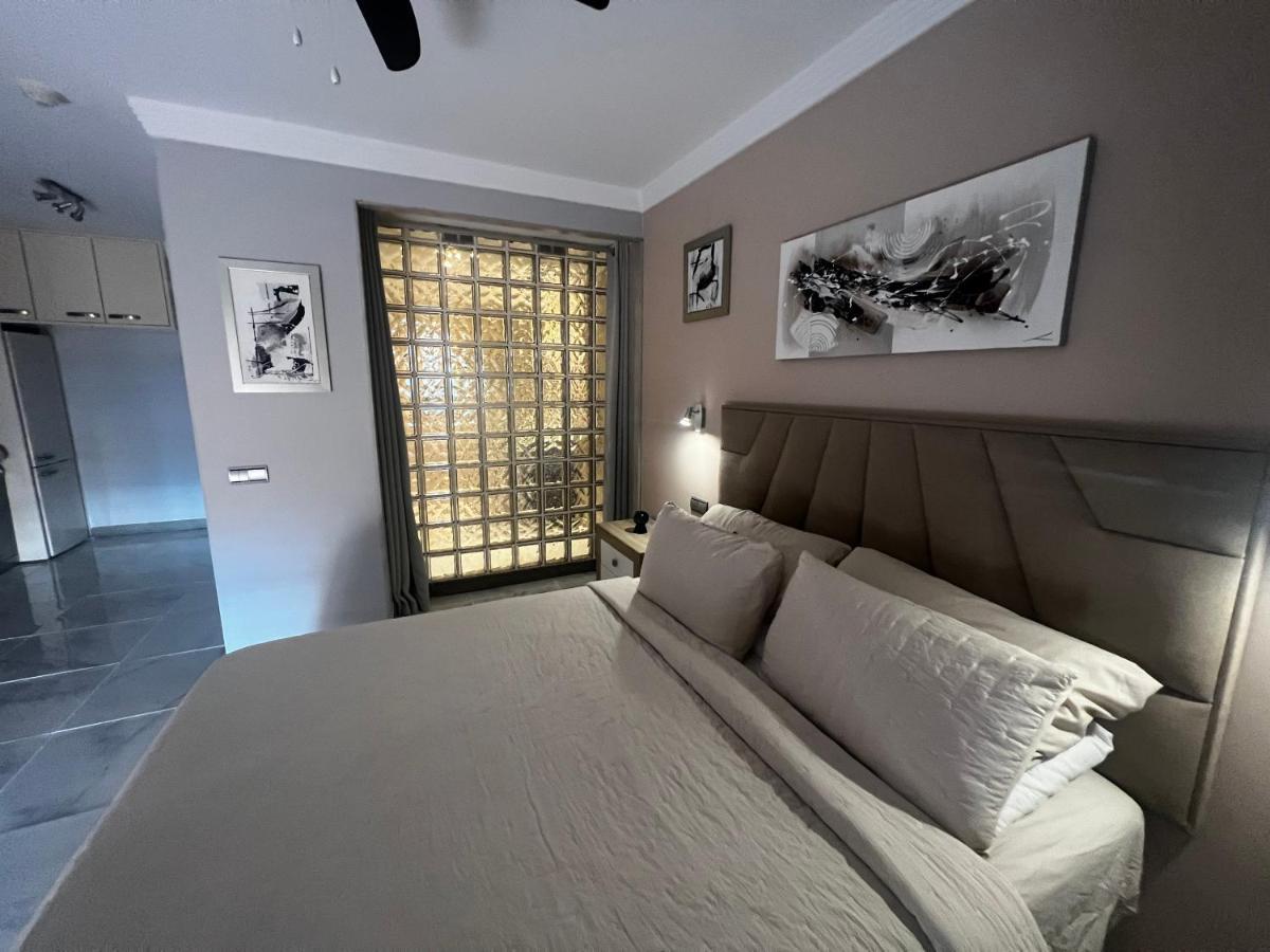 Beachfront Apartment - Sea Views - Марбеля Екстериор снимка