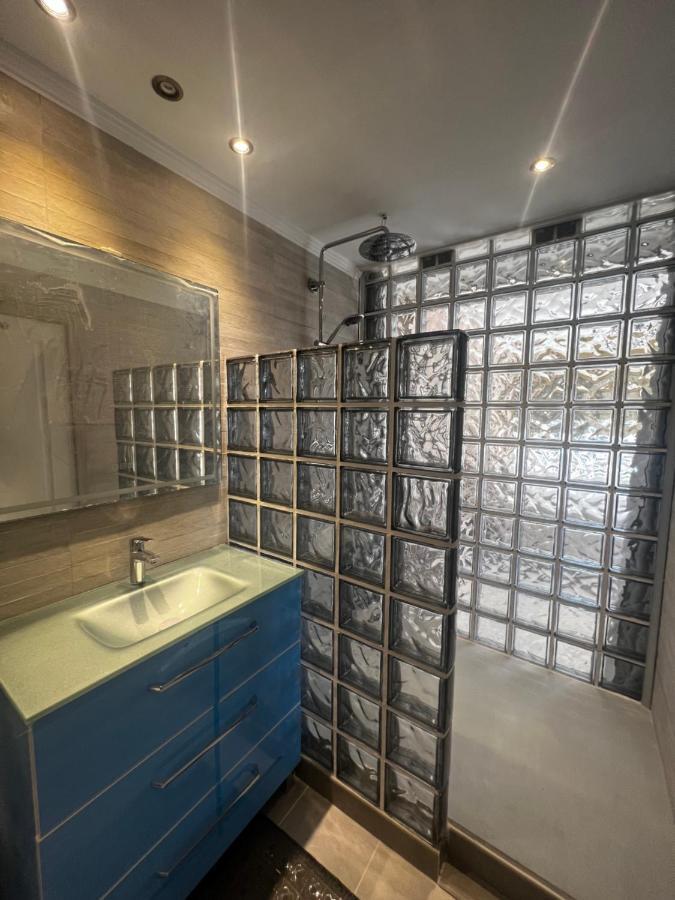 Beachfront Apartment - Sea Views - Марбеля Екстериор снимка