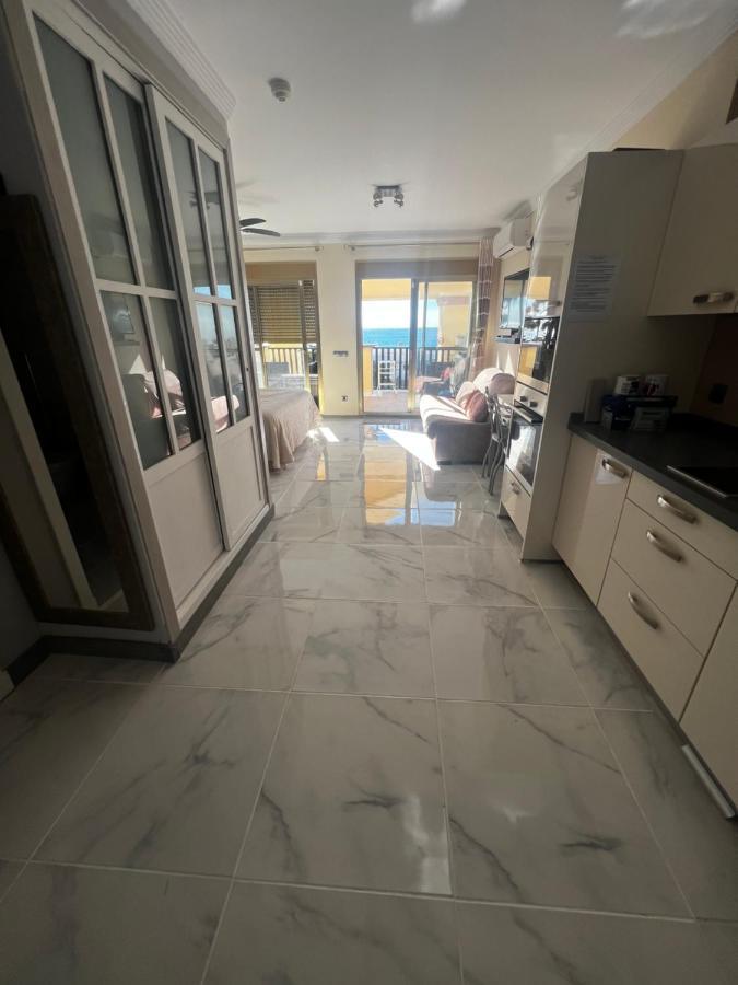 Beachfront Apartment - Sea Views - Марбеля Екстериор снимка