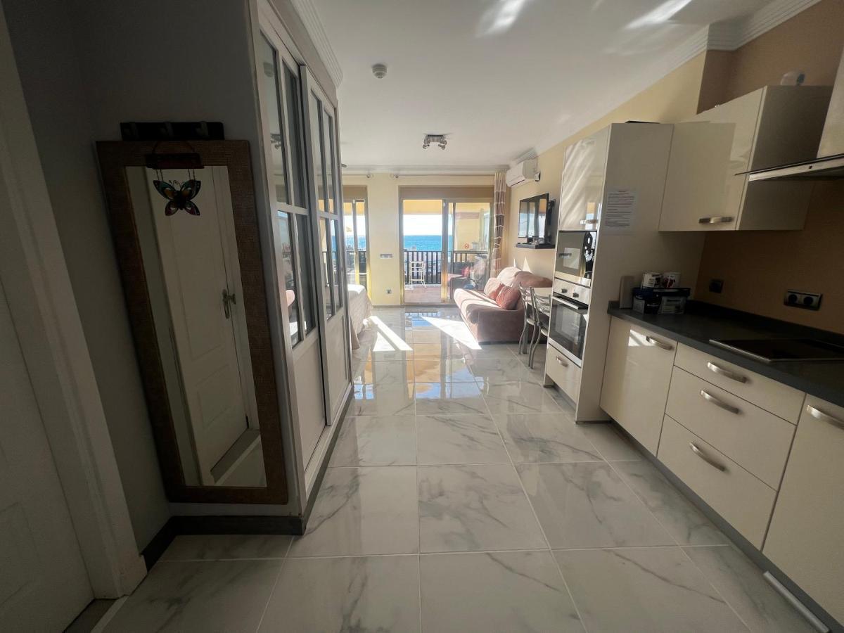 Beachfront Apartment - Sea Views - Марбеля Екстериор снимка